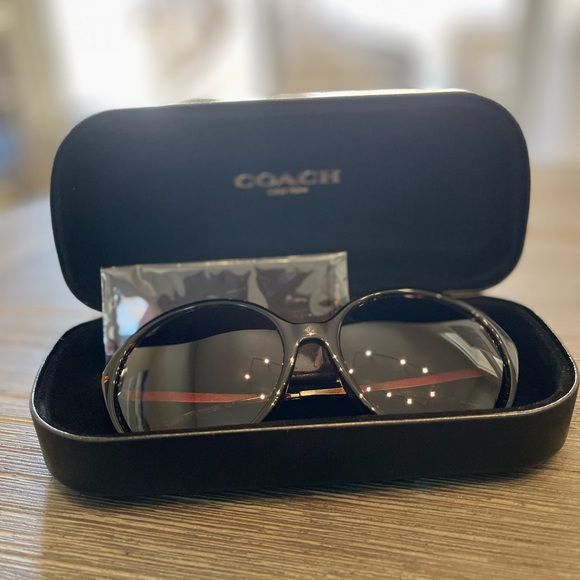 Gorgeous Coach sunglasses!!!This round brownish sunglasses is perfect for summer - Picture 8 of 8